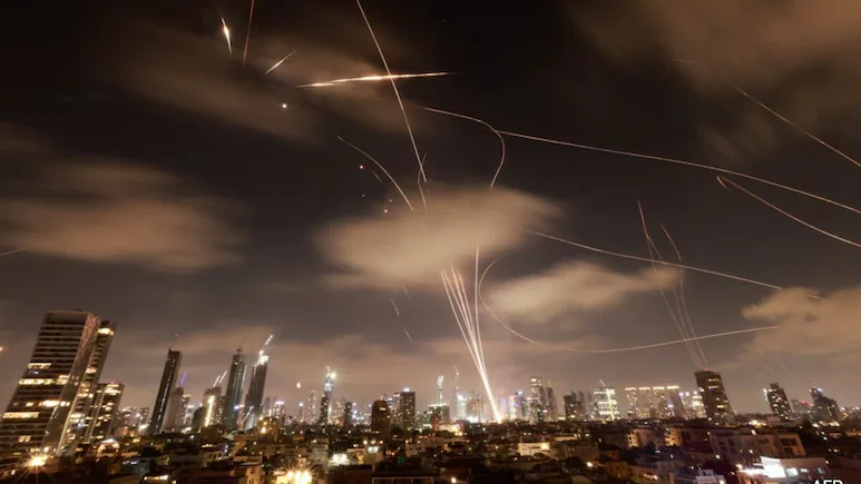 Iran-Fires-Fattah-1-Hypersonic-Missile-at-Israel