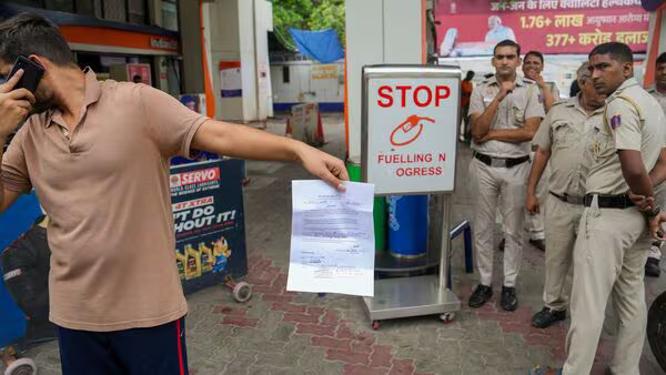 Delhi-Fuel-Ban-Begins-No-Petrol-or-Diesel-for-End-of-Life-Vehicles-From-today