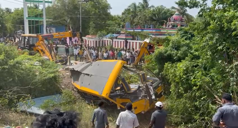 Cuddalore-Train-School-Van-Accident-LIVE